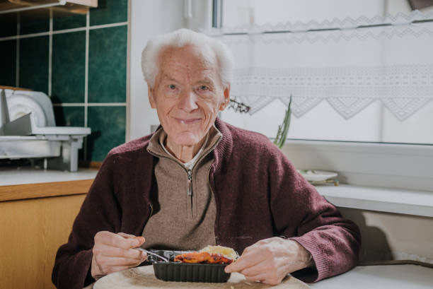 почему пожилые люди плохо едят