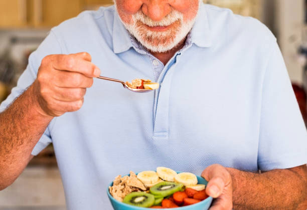 пожилой человек плохо ест что делать