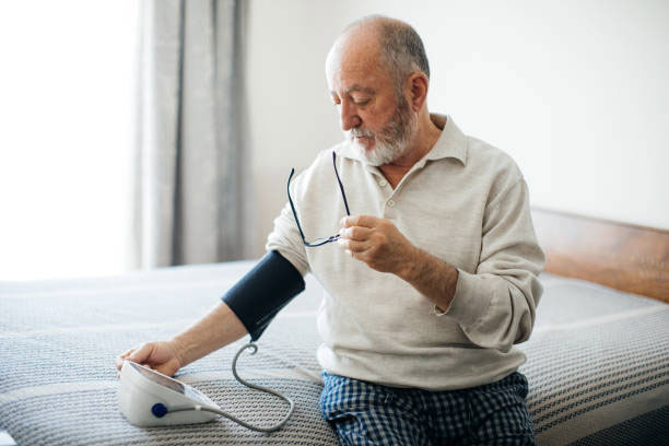 высокое кровяное давление у пожилого человека