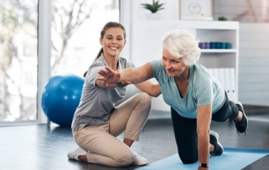 Фитнес в домашних условиях может стать ключом к сохранению здоровья пожилого человека
