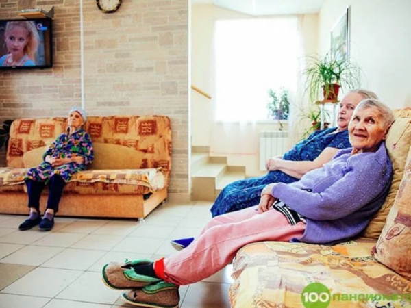 гостинная с мягкими диванами Пансионат для пожилых Щелковская 